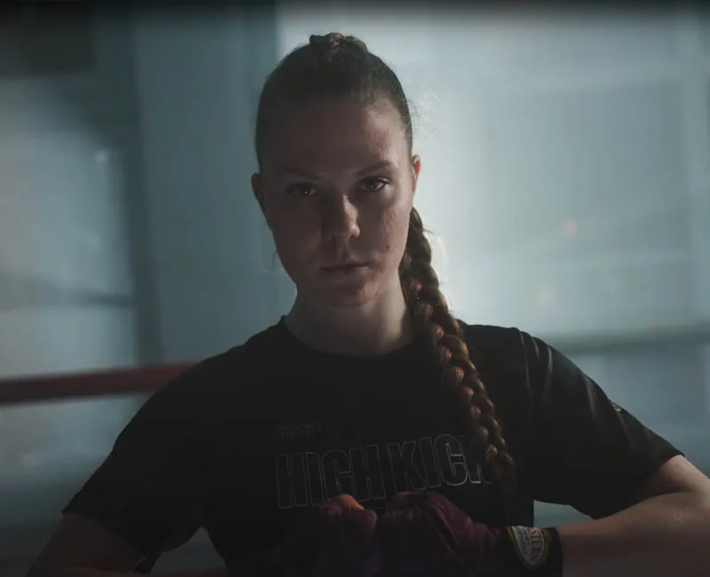 Zawodnik w rękawicach – film reklamowy High Kick Gym