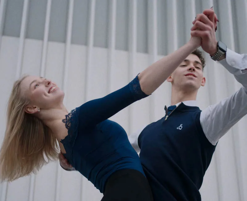 Julia Tuchewicz i Kamil Mecha podczas tańca – kadr ze spotu